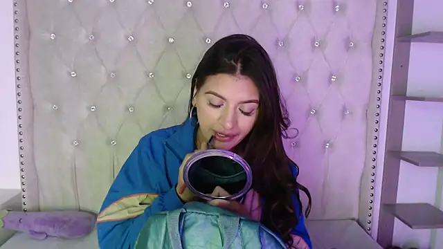 Abril Squirt online show from 09-10-25, 08:47