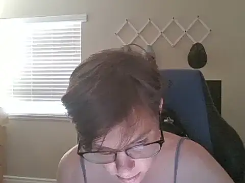 Snapshot of KaliSnow199623 chatting on 02-04-25, 09:10 KaliSnow199623 online show from 02-04-25, 09:10