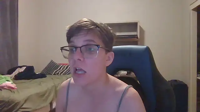 Snapshot of KaliSnow199623 chatting on 10-22-25, 03:07 KaliSnow199623 online show from 10-22-25, 03:07