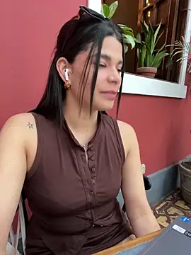 Snapshot of DaryRos chatting on 05-26-26, 08:38 DaryRos online show from 05-26-26, 08:38