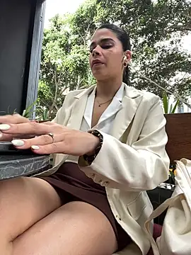 Snapshot of DaryRos chatting on 05-27-26, 08:28 DaryRos online show from 05-27-26, 08:28