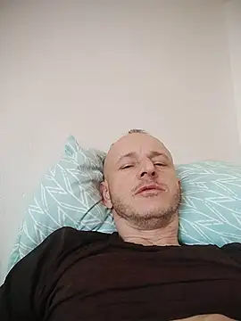 Snapshot of Singlepennis chatting on 03-20-25, 02:42 Singlepennis online show from 03-20-25, 02:42