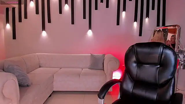 HannaConnor  online show from 10-14-25, 08:53