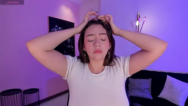 Snapshot of BellaRose_X chatting on 12-18-24, 03:37 BellaRose X online show from 12-18-24, 03:37