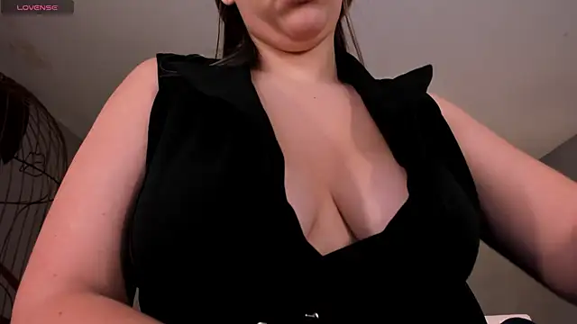 Snapshot of BellaRose_X chatting on 09-27-25, 04:28 BellaRose X online show from 09-27-25, 04:28