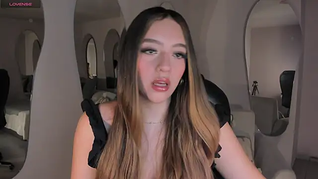 Snapshot of BellaRose_X chatting on 09-27-25, 07:30 BellaRose X online show from 09-27-25, 07:30