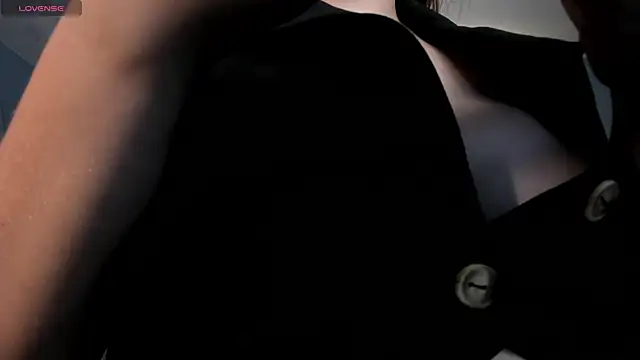 Snapshot of BellaRose_X chatting on 10-09-25, 03:37 BellaRose X online show from 10-09-25, 03:37