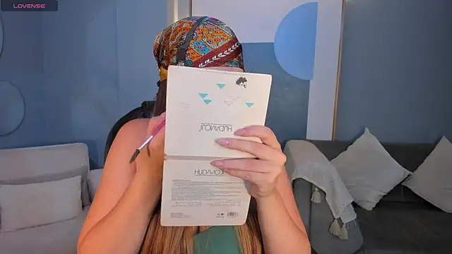 Snapshot of BellaRose_X chatting on 10-11-25, 03:39 BellaRose X online show from 10-11-25, 03:39