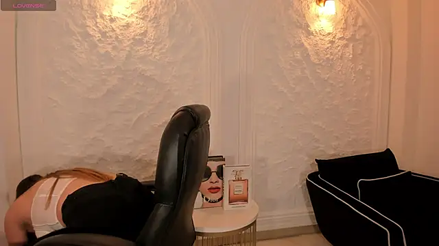 Snapshot of BellaRose_X chatting on 11-08-25, 04:23 BellaRose X online show from 11-08-25, 04:23