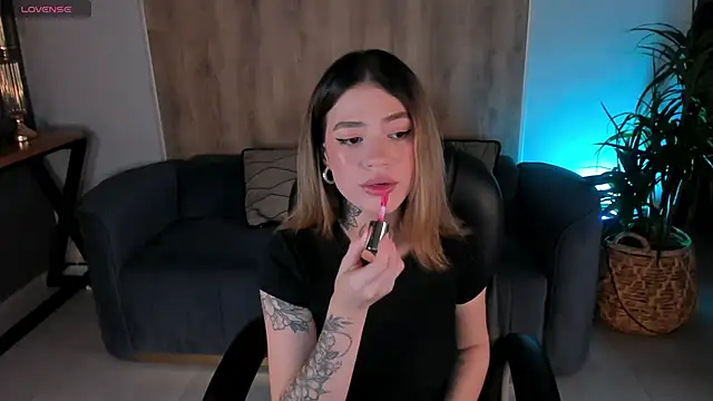 ViolettHansson online show from 03-13-25, 09:48