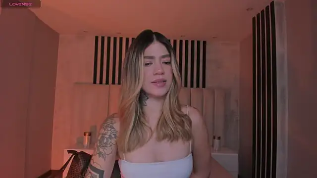 ViolettHansson online show from 04-20-26, 09:45