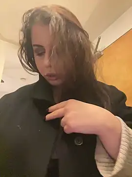 Snapshot of holyeroticss chatting on 12-27-24, 11:42 holyeroticss online show from 12-27-24, 11:42