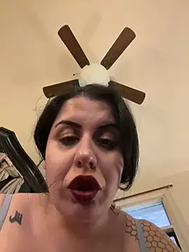 Snapshot of holyeroticss chatting on 03-05-25, 08:53 holyeroticss online show from 03-05-25, 08:53