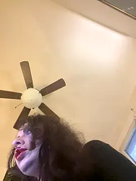 Snapshot of holyeroticss chatting on 09-27-25, 10:48 holyeroticss online show from 09-27-25, 10:48