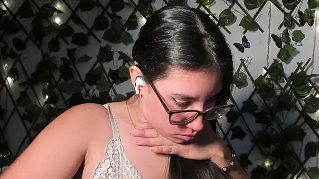 Snapshot of CoralineSanchez chatting on 10-21-25, 03:18 CoralineSanchez online show from 10-21-25, 03:18