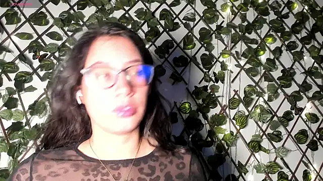 Snapshot of CoralineSanchez chatting on 11-15-25, 03:04 CoralineSanchez online show from 11-15-25, 03:04