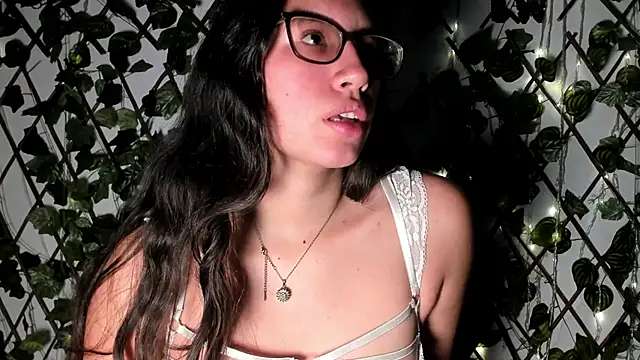 Snapshot of CoralineSanchez chatting on 11-24-25, 07:13 CoralineSanchez online show from 11-24-25, 07:13