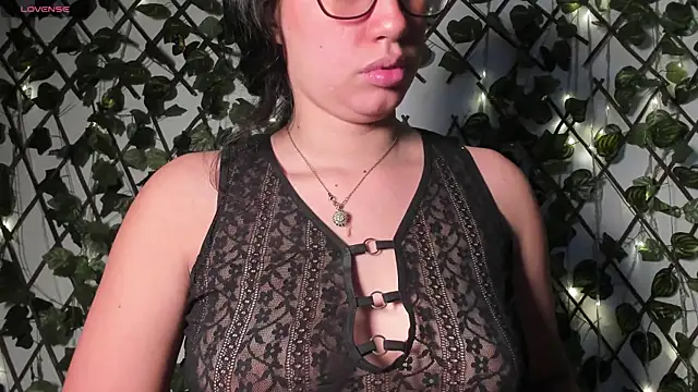 Snapshot of CoralineSanchez chatting on 11-28-25, 07:16 CoralineSanchez online show from 11-28-25, 07:16