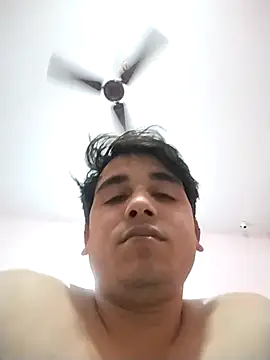 Snapshot of roadtucker123 chatting on 02-13-26, 05:31 roadtucker123 online show from 02-13-26, 05:31