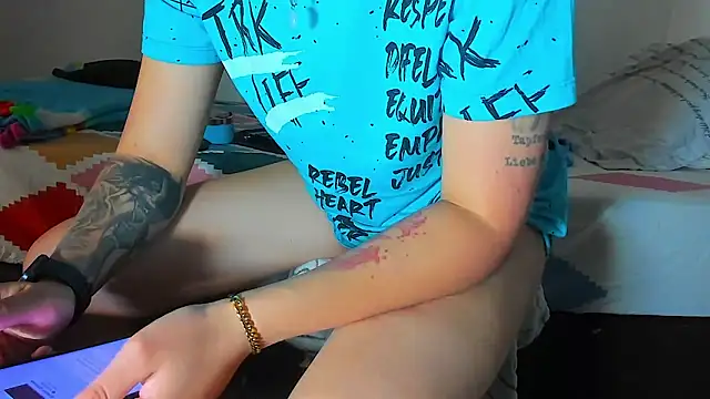 Snapshot of Sexyboy_666 chatting on 12-16-25, 01:38 Sexyboy 666 online show from 12-16-25, 01:38