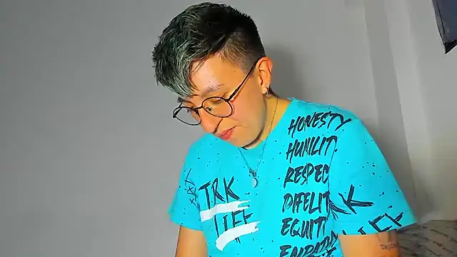 Snapshot of Sexyboy_666 chatting on 12-17-25, 02:06 Sexyboy 666 online show from 12-17-25, 02:06