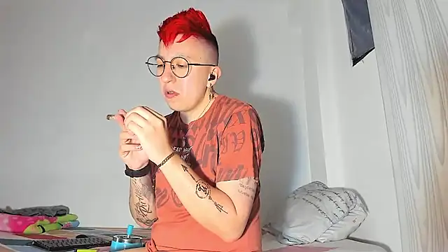 Snapshot of Sexyboy_666 chatting on 12-19-25, 09:49 Sexyboy 666 online show from 12-19-25, 09:49