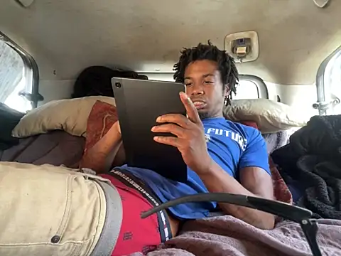 SlimeCrownzOut5 online show from 09-28-25, 03:28