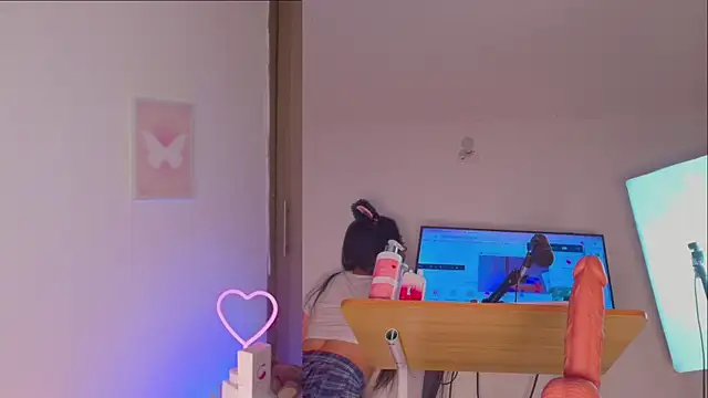 Snapshot of Shani_tay chatting on 12-03-25, 03:58 Shani tay online show from 12-03-25, 03:58