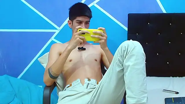 Snapshot of jhony-sex chatting on 01-19-25, 11:00 jhony-sex online show from 01-19-25, 11:00