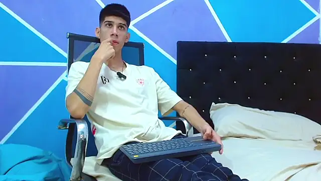 Snapshot of jhony-sex chatting on 02-05-25, 07:18 jhony-sex online show from 02-05-25, 07:18