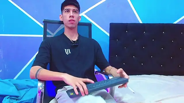 Snapshot of jhony-sex chatting on 02-07-25, 08:55 jhony-sex online show from 02-07-25, 08:55