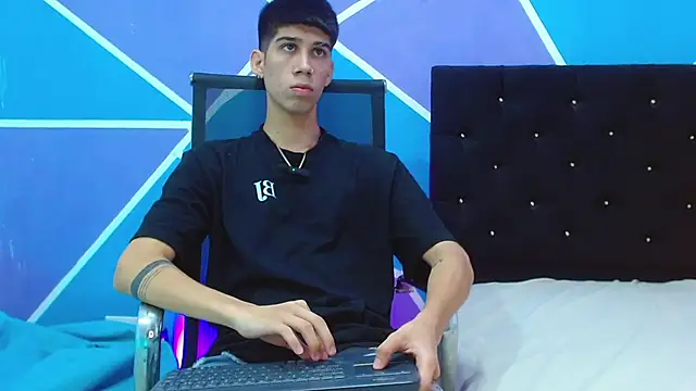 Snapshot of jhony-sex chatting on 02-10-25, 06:42 jhony-sex online show from 02-10-25, 06:42