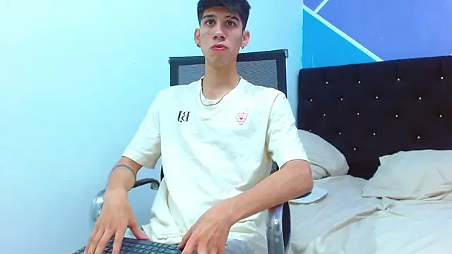 Snapshot of jhony-sex chatting on 03-21-25, 06:27 jhony-sex online show from 03-21-25, 06:27