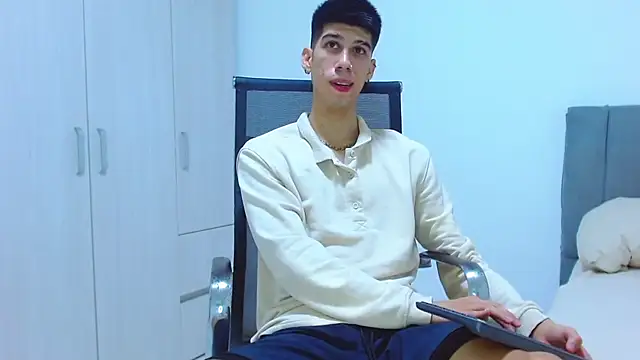 Snapshot of jhony-sex chatting on 10-04-25, 03:37 jhony-sex online show from 10-04-25, 03:37