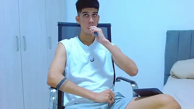 Snapshot of jhony-sex chatting on 10-17-25, 06:27 jhony-sex online show from 10-17-25, 06:27