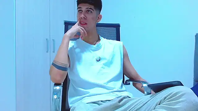 Snapshot of jhony-sex chatting on 10-28-25, 03:43 jhony-sex online show from 10-28-25, 03:43