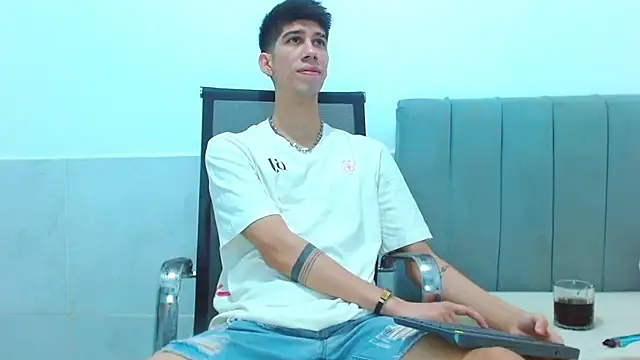 jhony-sex online show from 02-18-26, 04:41