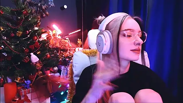 Snapshot of Avi_Nile chatting on 12-16-24, 02:04 Avi Nile online show from 12-16-24, 02:04