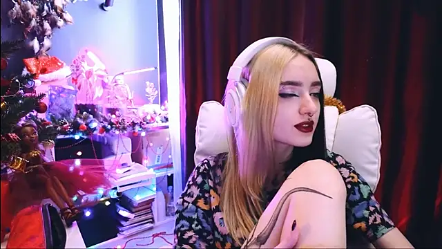 Snapshot of Avi_Nile chatting on 01-09-25, 04:52 Avi Nile online show from 01-09-25, 04:52