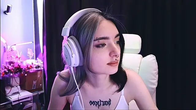 Snapshot of Avi_Nile chatting on 01-20-25, 05:26 Avi Nile online show from 01-20-25, 05:26