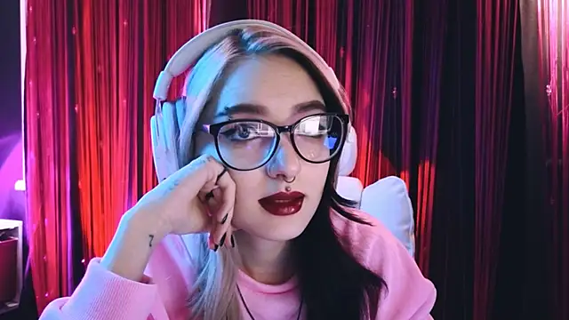 Snapshot of Avi_Nile chatting on 02-15-25, 02:26 Avi Nile online show from 02-15-25, 02:26