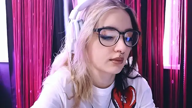 Snapshot of Avi_Nile chatting on 02-23-25, 02:40 Avi Nile online show from 02-23-25, 02:40