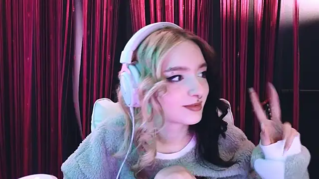 Snapshot of Avi_Nile chatting on 03-11-25, 02:43 Avi Nile online show from 03-11-25, 02:43