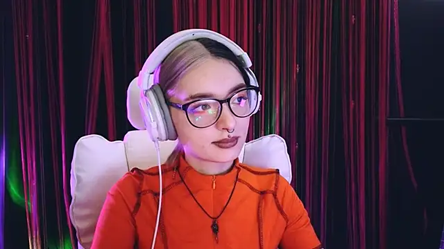 Snapshot of Avi_Nile chatting on 03-18-25, 01:43 Avi Nile online show from 03-18-25, 01:43