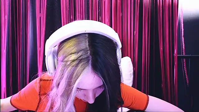 Snapshot of Avi_Nile chatting on 03-19-25, 04:57 Avi Nile online show from 03-19-25, 04:57