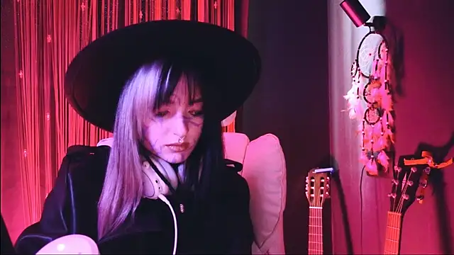 Snapshot of Avi_Nile chatting on 11-01-25, 04:36 Avi Nile online show from 11-01-25, 04:36