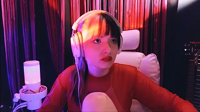 Snapshot of Avi_Nile chatting on 12-16-25, 08:58 Avi Nile online show from 12-16-25, 08:58