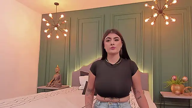 Snapshot of IrisBaker chatting on 12-23-24, 06:05 IrisBaker online show from 12-23-24, 06:05