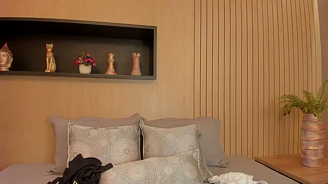 Snapshot of IrisBaker chatting on 03-19-25, 10:31 IrisBaker online show from 03-19-25, 10:31