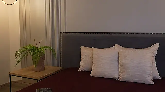 Snapshot of IrisBaker chatting on 10-04-25, 11:03 IrisBaker online show from 10-04-25, 11:03